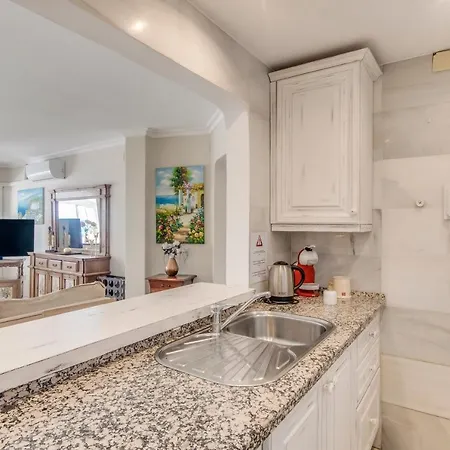 Deluxe With Jacuzzi *