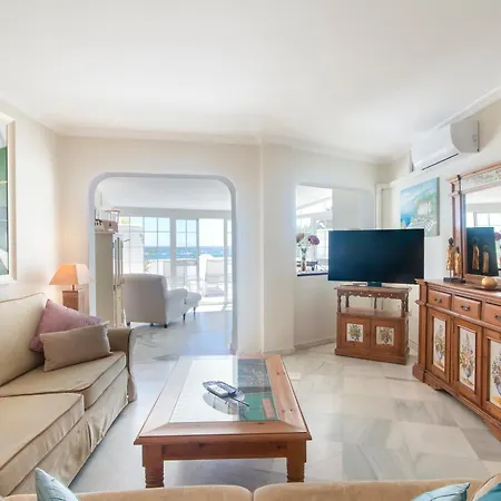 Deluxe With Jacuzzi Apartment *