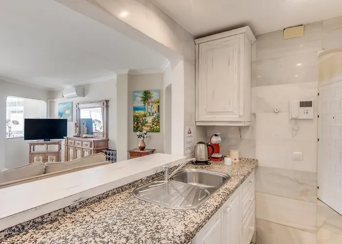 Deluxe With Jacuzzi *